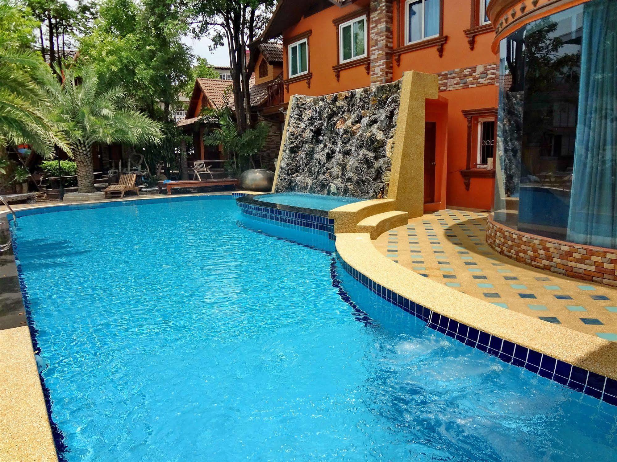 Khunsri Resort Art Boutique Hotel Pattaya Exterior photo